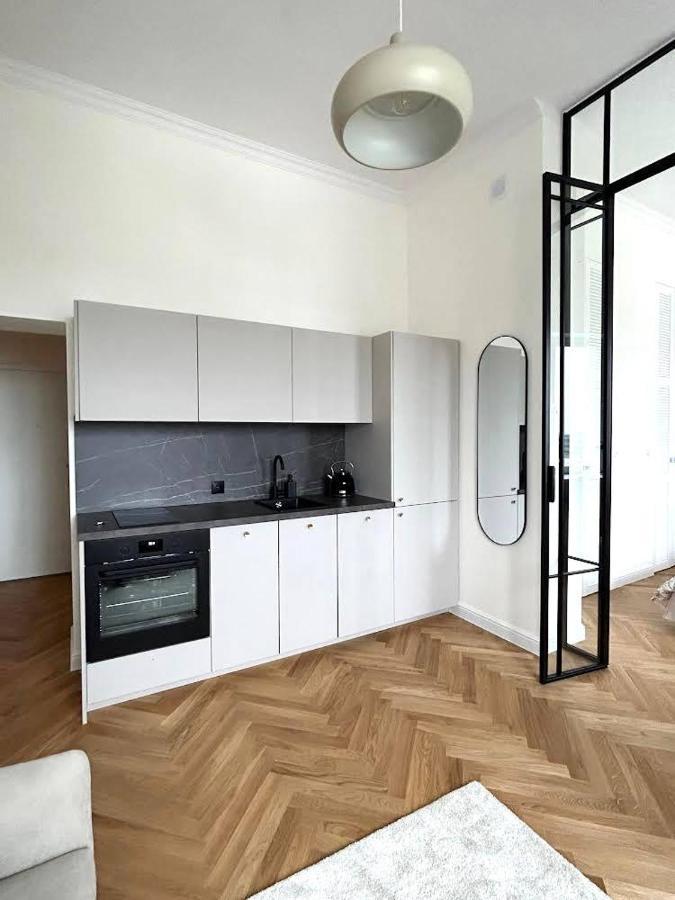 Old Town Residence , Wi-Fi , 2-Beds , Aesthetics - By Hik Apartments Warschau Exterior foto